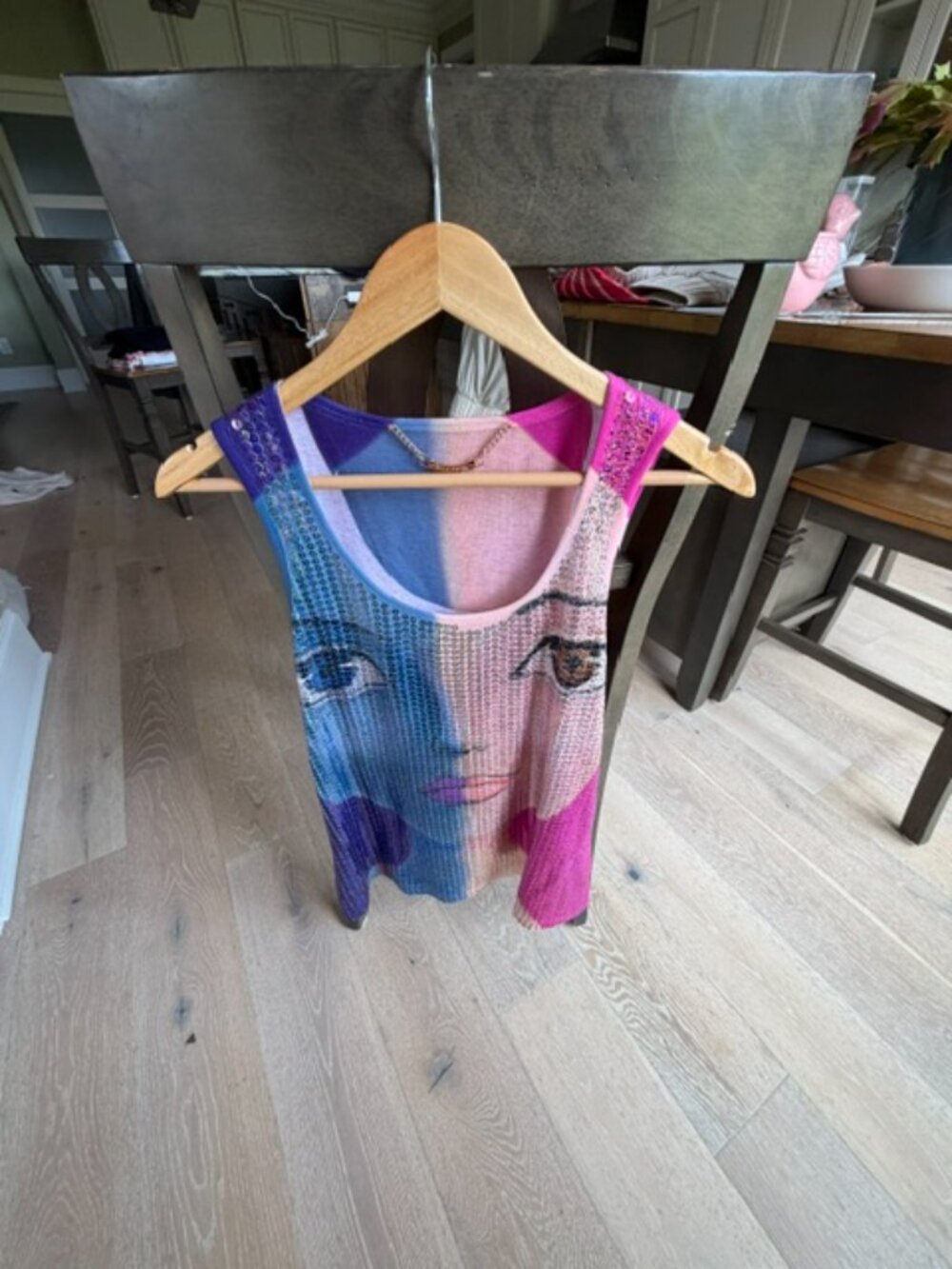 Bella Carra sequin tank top size L    ---   moving